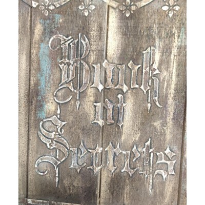 detalle-portada-libro-vintage-madera