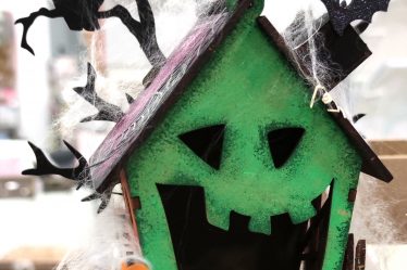 Taller infantil Halloween manualidades con madera