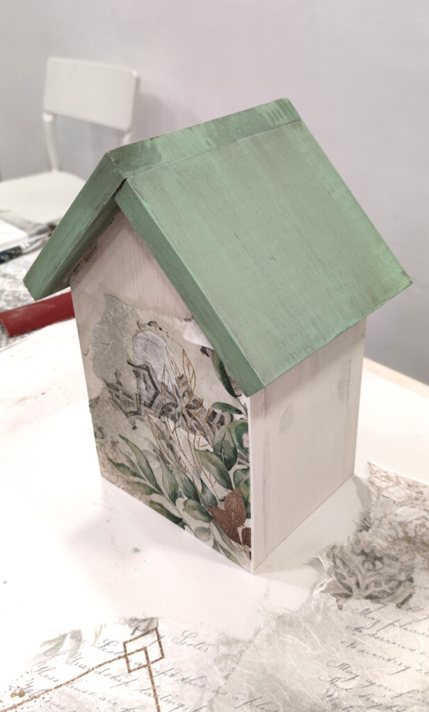 Colocamos el papel de arroz con cola de decoupage